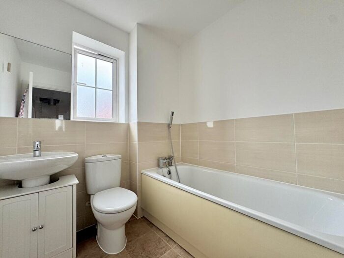 3 Bedroom End Of Terrace House For Sale In Alder Wynd, Silsoe, MK45