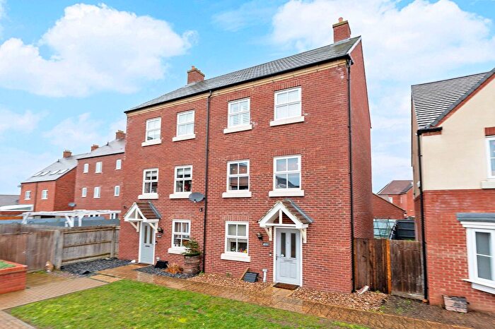 4 Bedroom Town House For Sale In Ashwick Mead, Great Denham, Bedford, Bedfordshire, MK40