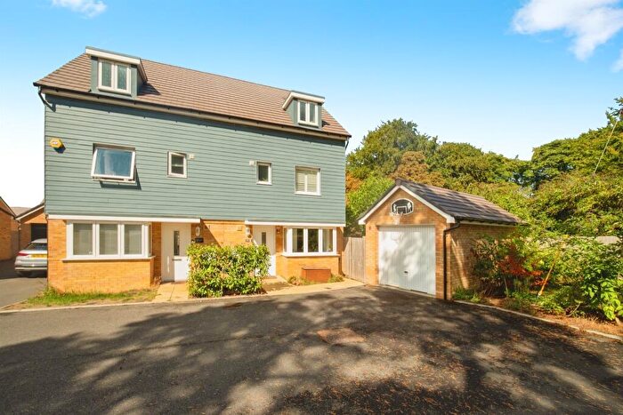 4 Bedroom Semi-Detached House For Sale In Graphite Close, Basingstoke, RG24