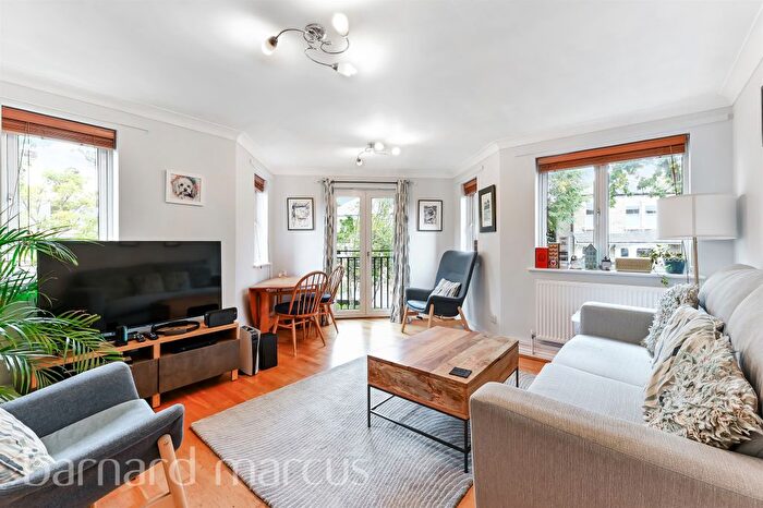 2 Bedroom Flat For Sale In St. James's Drive, London, SW12