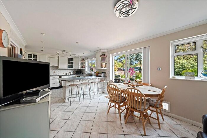 4 Bedroom Semi Detached House For Sale In Colburn Way, Sutton, SM1