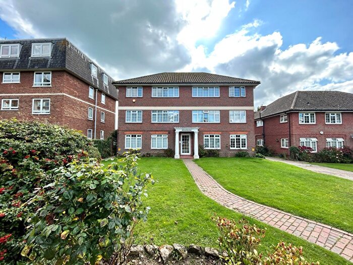 2 Bedroom Flat For Sale In Collington Avenue, Bexhill On Sea, TN39