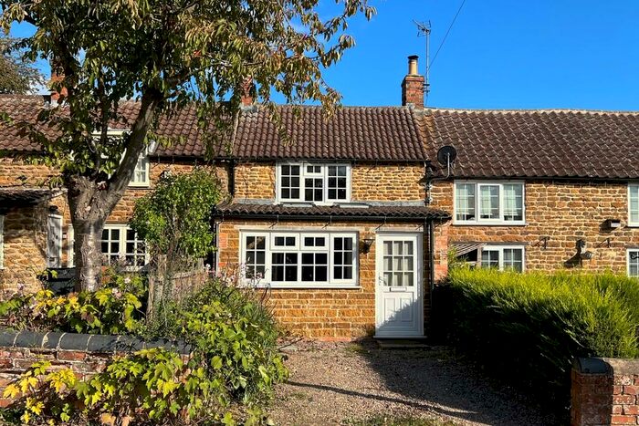 2 Bedroom Cottage For Sale In Main Street, Wymondham, LE14