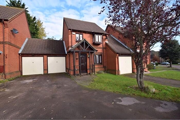 3 Bedroom Link Detached House To Rent In Gleneagles Drive, Luton, Bedfordshire, LU2