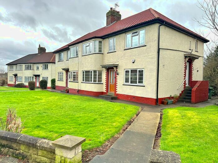 2 Bedroom Flat To Rent In Redesdale Gardens, Adel, Leeds, LS16