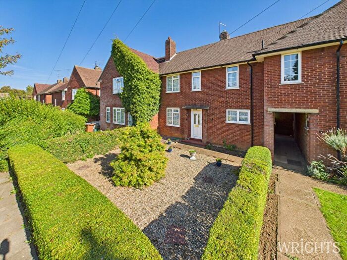 3 Bedroom Terraced House For Sale In Heather Road, Welwyn Garden City, AL8