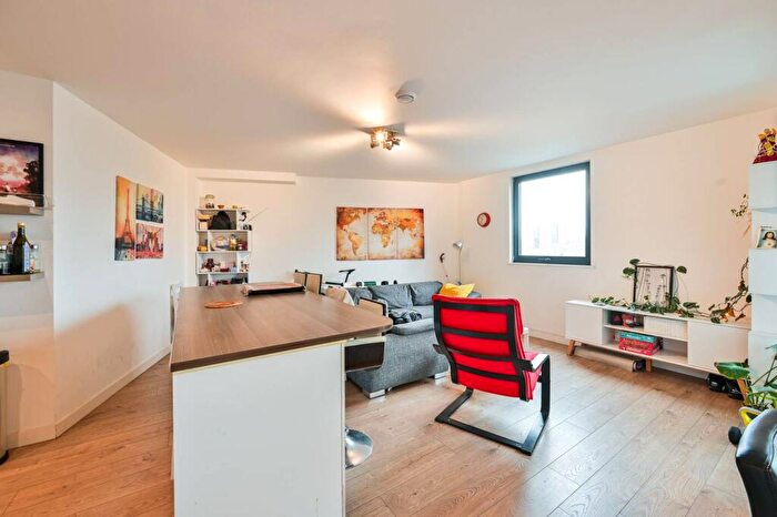 3 Bedroom Flat For Sale In Rotherhithe New Road, Bermondsey, London, SE16