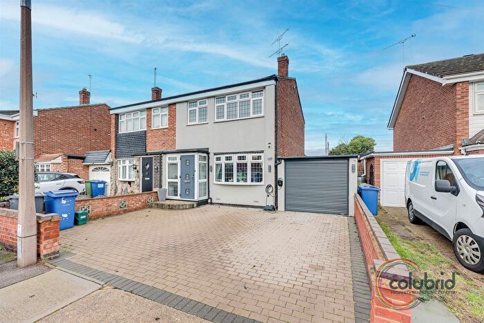 3 Bedroom Semi-Detached House For Sale In Alderman Walk, Stanford-Le-Hope, SS17