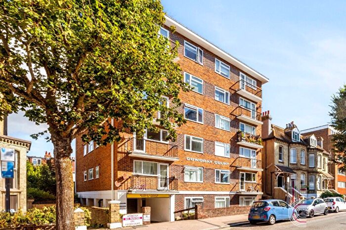2 Bedroom Flat For Sale In Cromwell Road, Hove, East Sussex, BN3