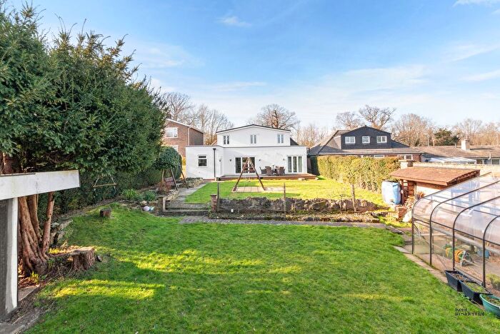 5 Bedroom Detached House For Sale In Willington Street, Maidstone, ME15