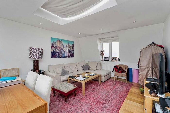 2 Bedroom Flat To Rent In Gloucester Terrace, London, W2