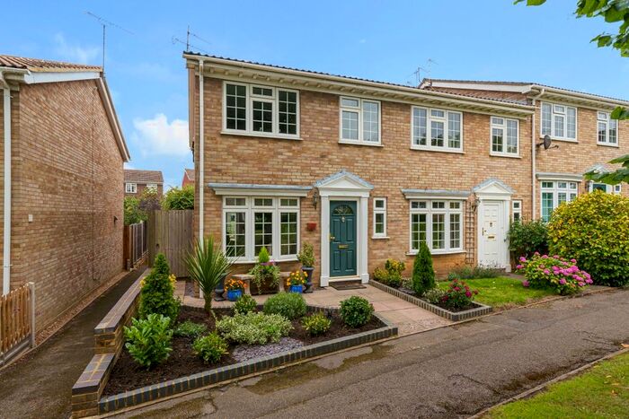 3 Bedroom End Of Terrace House To Rent In Hillcrest, Weybridge, KT13