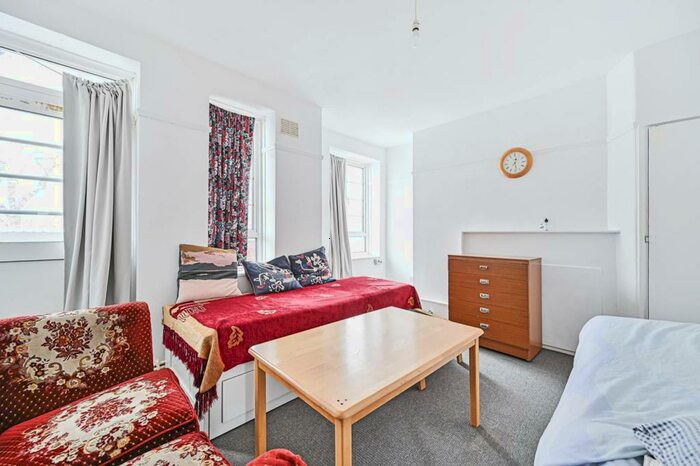 1 Bedroom Flat To Rent In Loddiges Road, Hackney, London, E9