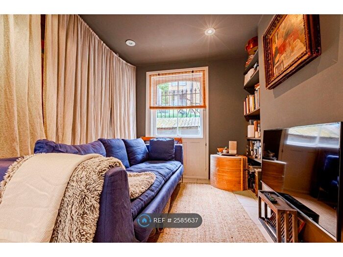 4 Bedroom Terraced House To Rent In Gifford Street, London, N1