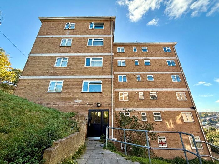 1 Bedroom Flat For Sale In Flat, Samuels Tower, Longhill Avenue, Chatham, Kent, ME5
