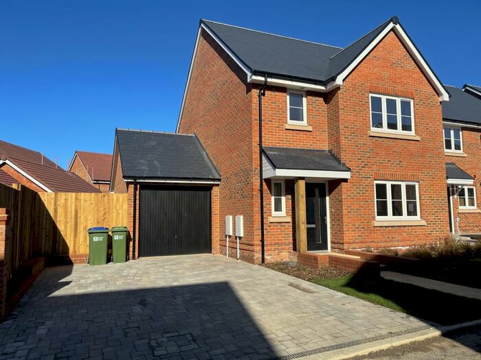 3 Bedroom Detached House To Rent In Ely Way, Faygate, RH12