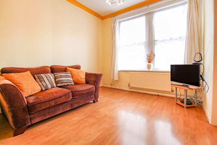 1 Bedroom Flat To Rent In Alloa Road, Goodmayes, Ilford, IG3