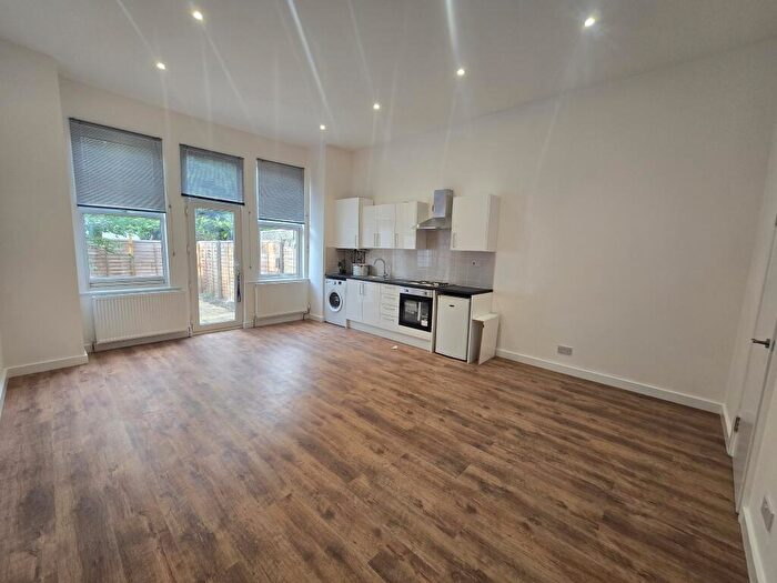 Studio To Rent In St Pauls Avenue, Brent, London, NW2