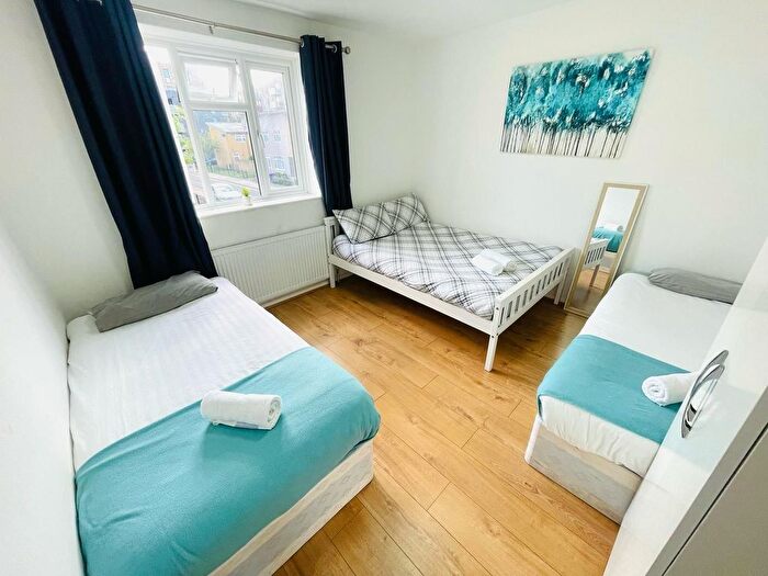 3 Bedroom Semi-Detached House To Rent In Shandy Street, London, E1