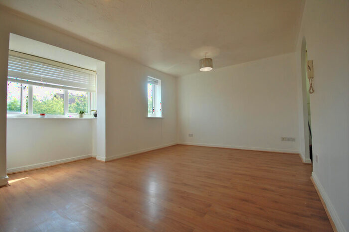 2 Bedroom Flat To Rent In Dalrymple Close, Southgate, N14