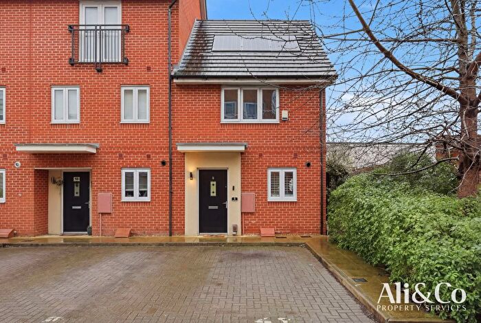 2 Bedroom Terraced House For Sale In Chase Way, Grays, RM20