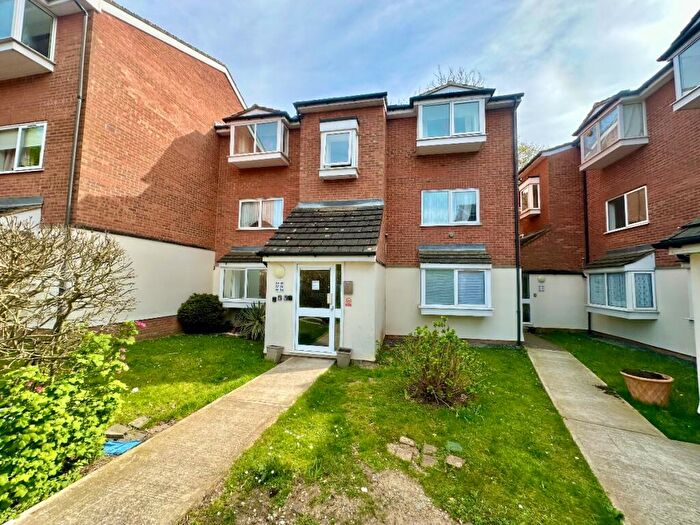 1 Bedroom Flat To Rent In Harkness Close, Romford, RM3
