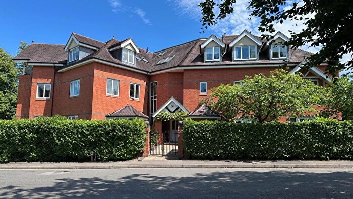2 Bedroom Apartment For Sale In Grove Road, Beaconsfield, Buckinghamshire, HP9