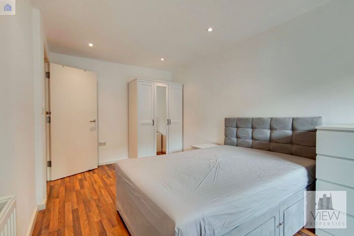 2 Bedroom Flat To Rent In Chicksand Street, London, E1