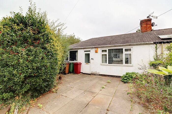 2 Bedroom Semi-Detached Bungalow For Sale In Rivelin Place, Scunthorpe, DN16