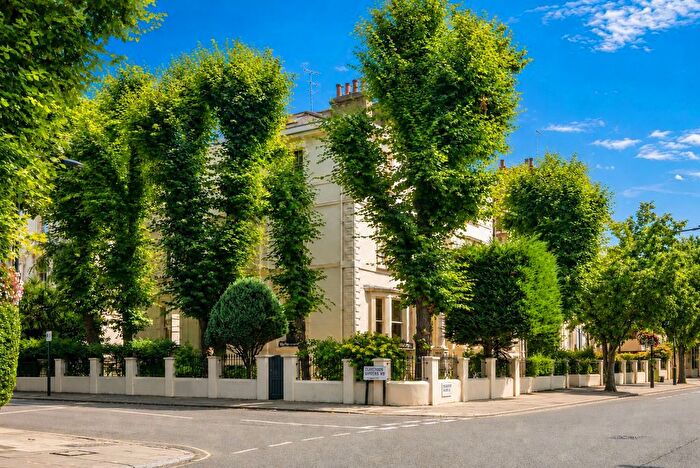 5 Bedroom Semi-Detached House To Rent In Randolph Road, Little Venice, London, W9
