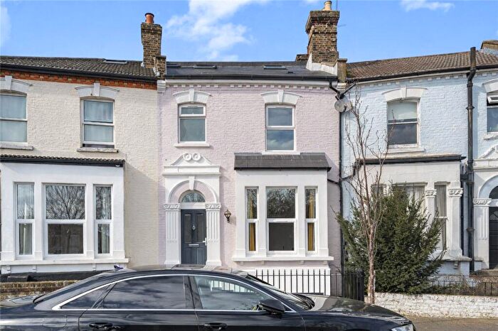 6 Bedroom Terraced House For Sale In St. Albans Crescent, Wood Green, London, N22