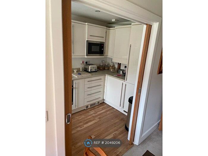 1 Bedroom Flat To Rent In Findlay Mews, Marlow, SL7