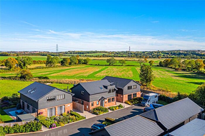 3 Bedroom Detached House For Sale In Dunstable Road, Tilsworth, Bedfordshire, LU7