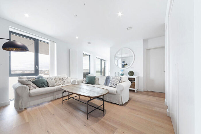 2 Bedroom Flat To Rent In Bonnet Street, Royal Wharf, E16