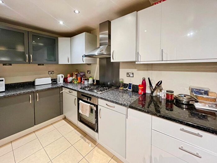 2 Bedroom Apartment To Rent In Hanover Avenue, London, E16