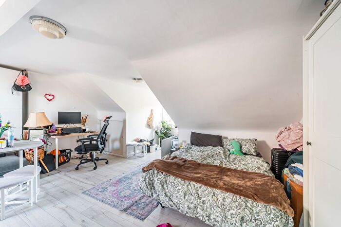 Studio To Rent In Station Road, Finchley Central, London, N3