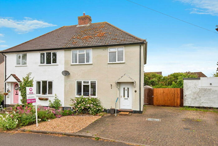 3 Bedroom Semi-Detached House For Sale In Hillfoot Road, Shillington, Hitchin, SG5