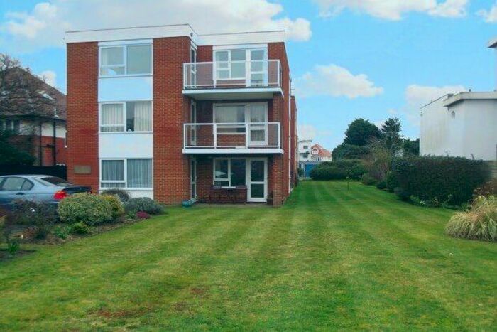 2 Bedroom Flat To Rent In Stourwood Avenue, Bournemouth, BH6