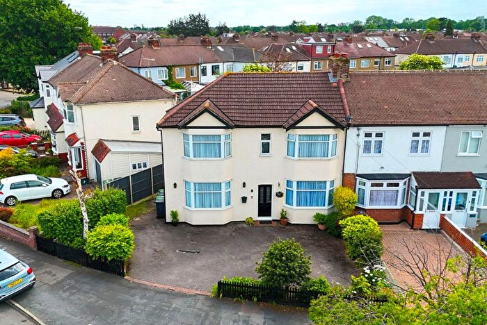 4 Bedroom End Terrace House For Sale In Lodge Crescent, Waltham Cross, EN8