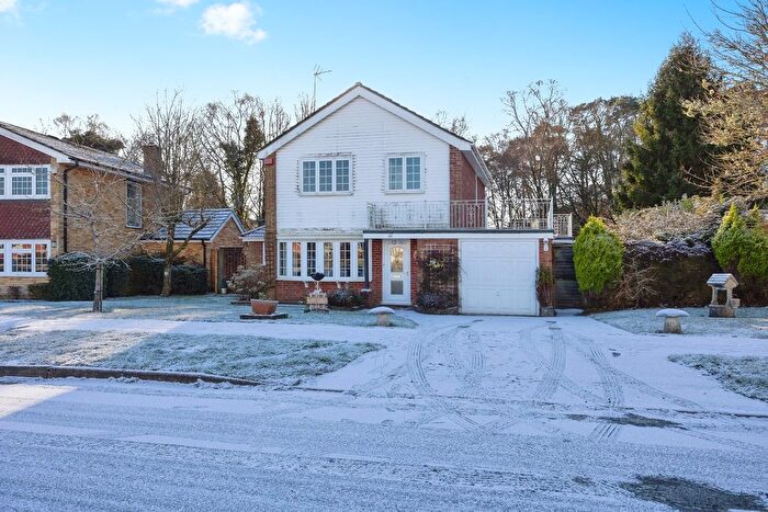 3 Bedroom Detached House For Sale In Bridle Close, Grayshott, Hindhead, GU26