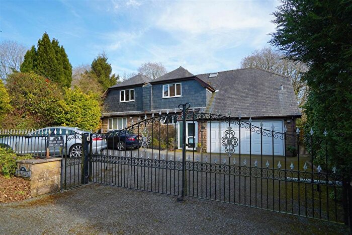 5 Bedroom Detached House For Sale In Foxholes Road, Horwich, Bolton, BL6