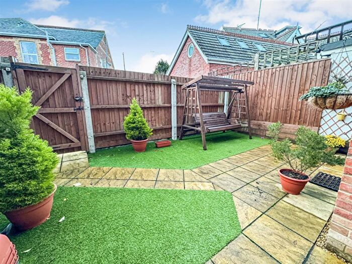 1 Bedroom Flat For Sale In - The Crescent, Bournemouth, BH1