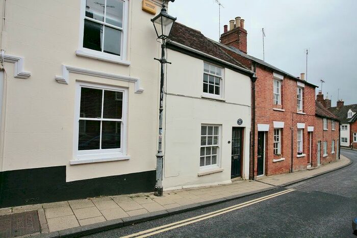 2 Bedroom Terraced House To Rent In Well Street, Buckingham, MK18