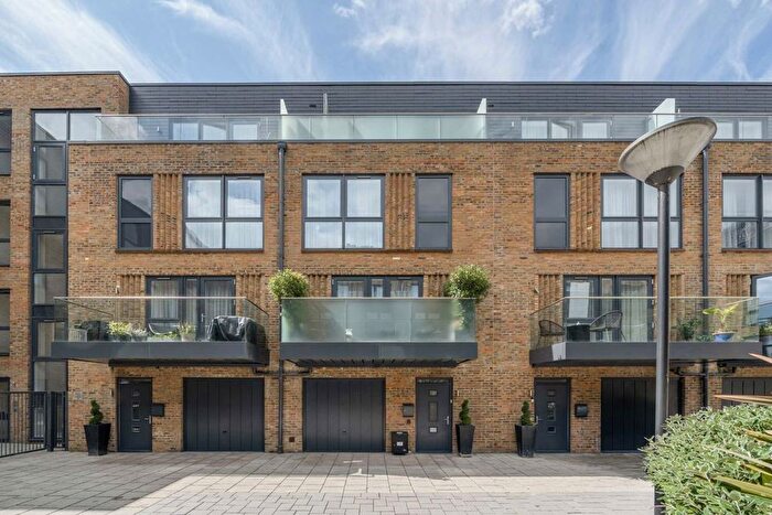 1 Bedroom Flat To Rent In Swan Street, Isleworth, TW7