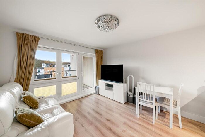 2 Bedroom Apartment For Sale In Reservoir Road, Ruislip, HA4