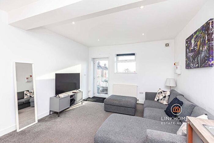 2 Bedroom Flat For Sale In Ashley Road, Poole, BH14