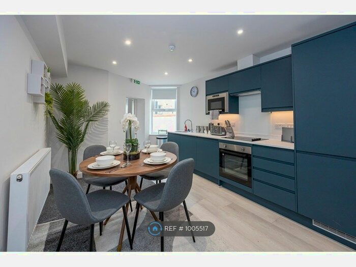 8 Bedroom Flat To Rent In West End Road, Morecambe, LA4