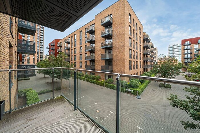 2 Bedroom Flat To Rent In Whiting Way, London, SE16