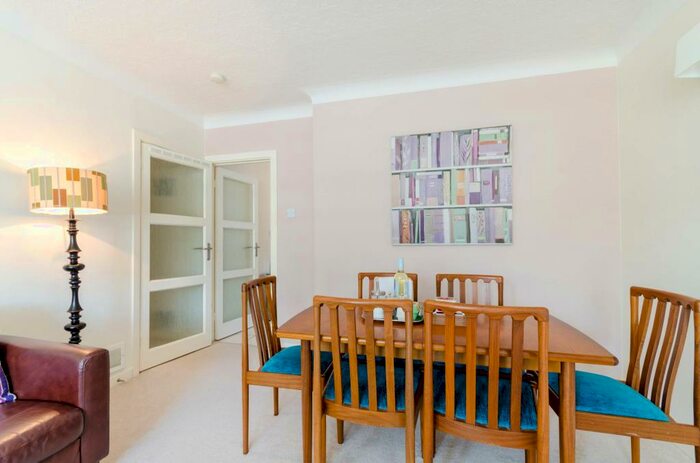 2 Bedroom Flat To Rent In Adelaide Road, Surbiton, KT6
