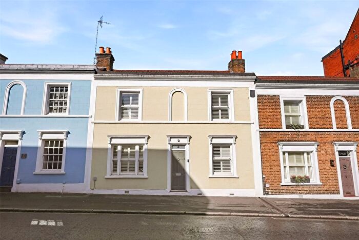 3 Bedroom Terraced House For Sale In Station Road, Hampton, TW12